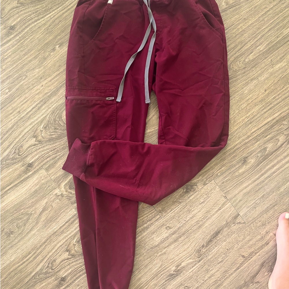 Figs xs maroon joggers
